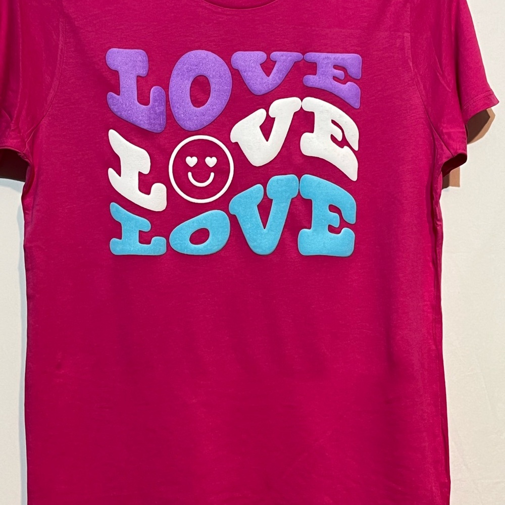 Love smile puff graphic T-shirt, NWOT
